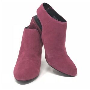 Women’s Adam tucker back strap ankle booties size9